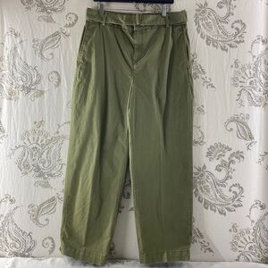 Banana Republic Authentic Chino
Organic Cotton Adjustable Hem